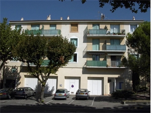 t2 à la location -   84600  VALREAS, surface 44 m2 location t2 - UBI475042388